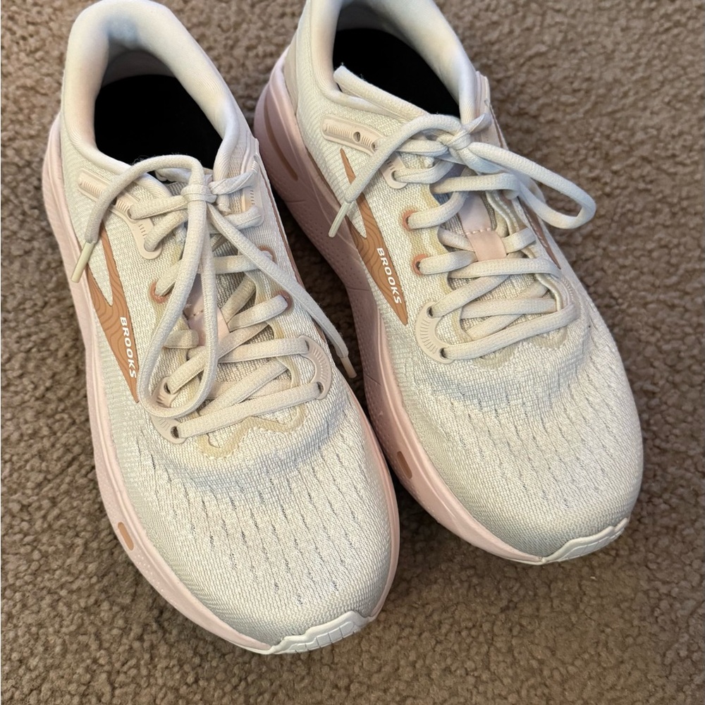 Brooks Ghost Max size 6